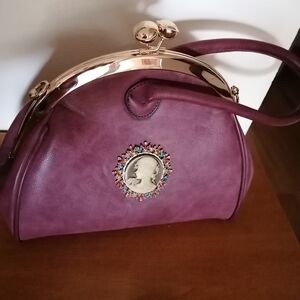 Cameo European Fashion Gold Kiss Lock Mauve/ Burgundy Handbag/Shoulder Bag